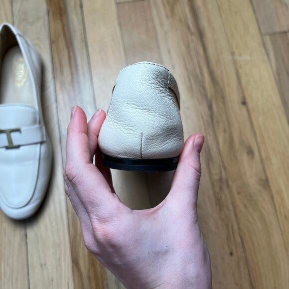 Tod's T Women's 38 1/2 US 8.5 Timeless Leather Loafters White With Gold Hardwear - Picture 13 of 16